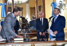 El gobernador Juan Pablo Valdés puso en funciones a los ministros de su gabinete